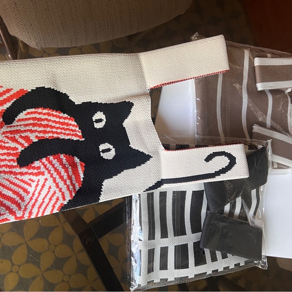 Handbag - Picture 4 of 4